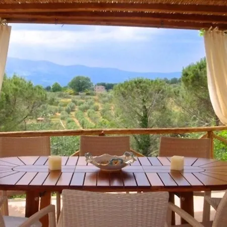 Private Pool Located In Tranquil Countryside In Umbria *