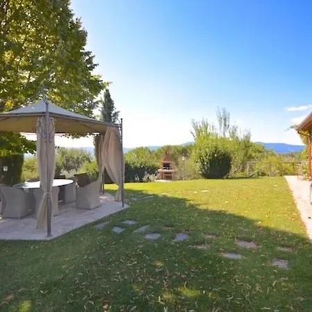 Private Pool Located In Tranquil Countryside In Umbria *