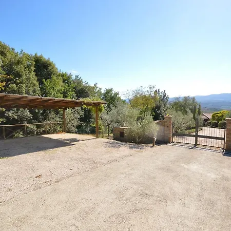 Private Pool Located In Tranquil Countryside In Umbria *