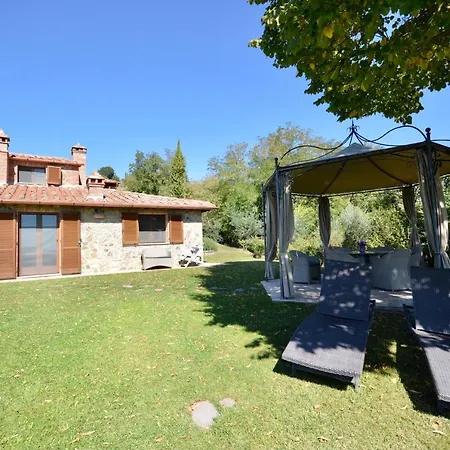 Private Pool Located In Tranquil Countryside In Umbria *