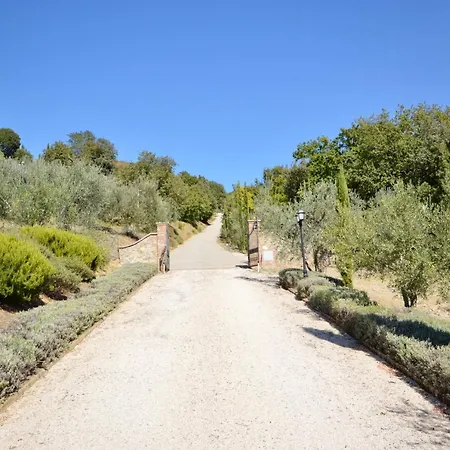 Private Pool Located In Tranquil Countryside In Umbria Perugia